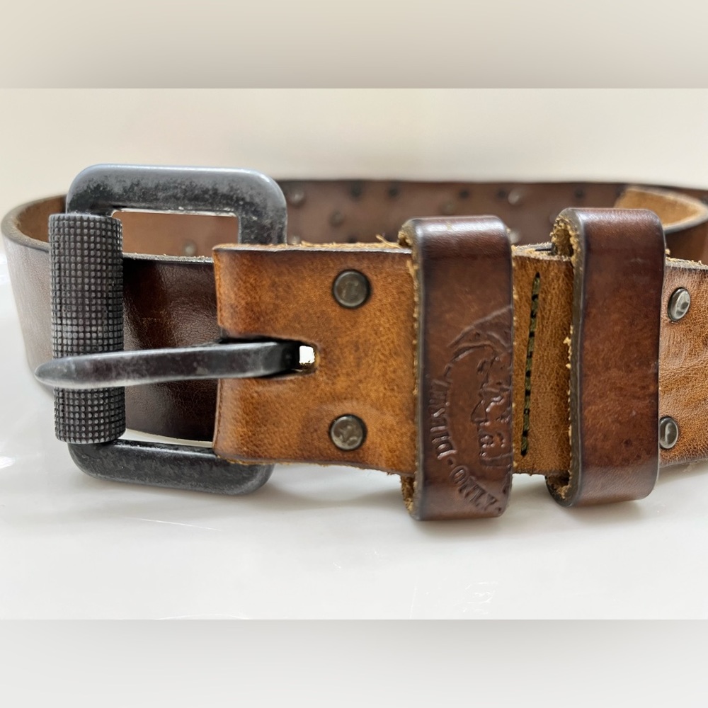 DIESEL unisex’s leather belt.